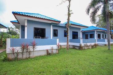 هتل Capital O75345 Praewa Villas Naiyang Phuket