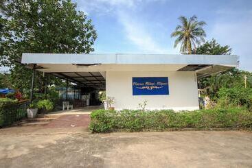 هتل Capital O75345 Praewa Villas Naiyang Phuket