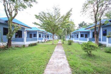 هتل Capital O75345 Praewa Villas Naiyang Phuket