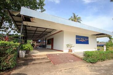 هتل Capital O75345 Praewa Villas Naiyang Phuket