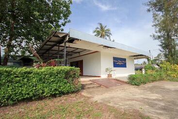 هتل Capital O75345 Praewa Villas Naiyang Phuket