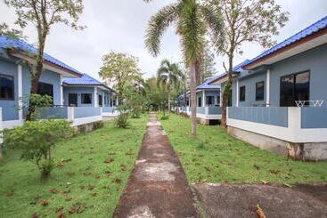 هتل Capital O75345 Praewa Villas Naiyang Phuket