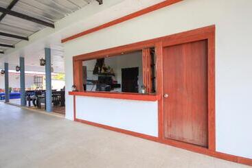 هتل Capital O75345 Praewa Villas Naiyang Phuket