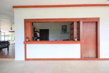 هتل Capital O75345 Praewa Villas Naiyang Phuket