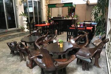 هتل The Grand Palace Hostel
