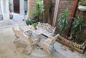 هتل The Grand Palace Hostel