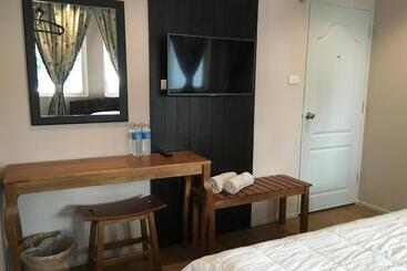 هتل The Grand Palace Hostel