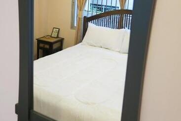 هتل The Grand Palace Hostel
