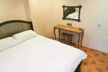 هتل The Grand Palace Hostel