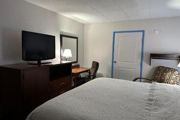 هتل American Inn & Suites Bishop Airport Flint