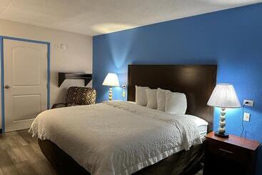هتل American Inn & Suites Bishop Airport Flint