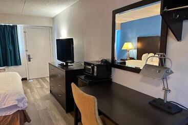 هتل American Inn & Suites Bishop Airport Flint