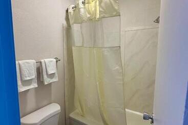 هتل American Inn & Suites Bishop Airport Flint