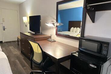 هتل American Inn & Suites Bishop Airport Flint