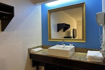 هتل American Inn & Suites Bishop Airport Flint