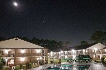 هتل At Home Inn   Pensacola