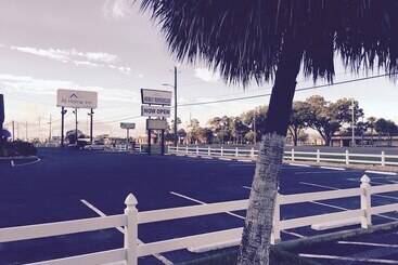هتل At Home Inn   Pensacola