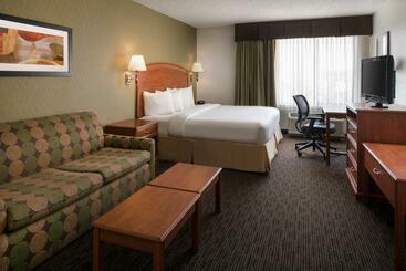 هتل Spark By Hilton Denver International Airport