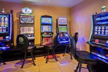 هتل Best Western Saluki Inn