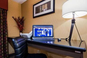 هتل Best Western Saluki Inn