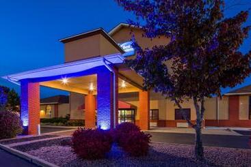هتل Best Western Saluki Inn