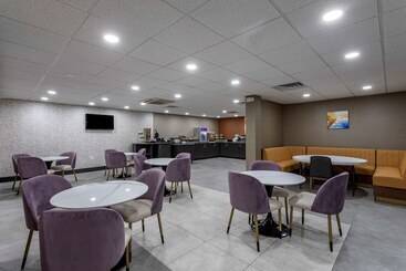 هتل Comfort Inn & Suites Nashville Downtown   Stadium