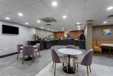 Hotel Comfort Inn & Suites Nashville Downtown   Stadium