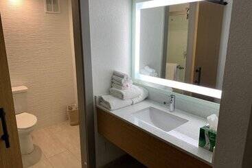 Hotel Comfort Inn & Suites Nashville Downtown   Stadium