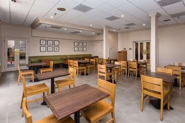 هتل Country Inn & Suites By Radisson, Metairie New Orleans , La