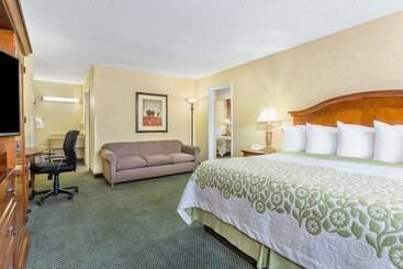 هتل Days Inn By Wyndham Klamath Falls
