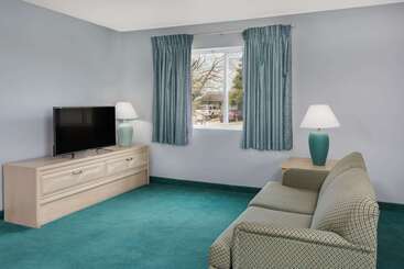 Days Inn By Wyndham Osage Beach Lake Of The Ozarks - Osage Beach