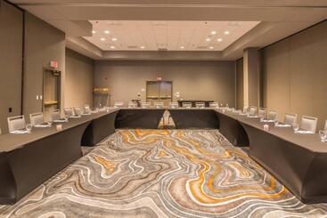 Delta Hotels By Marriott Fargo