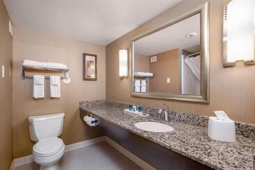 Delta Hotels By Marriott Fargo