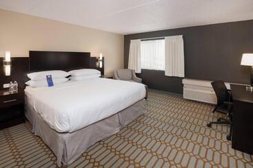 Delta Hotels By Marriott Fargo