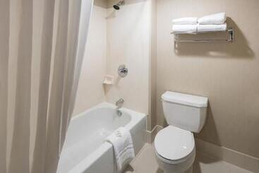هتل Spark By Hilton Denver International Airport