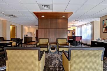 هتل Spark By Hilton Denver International Airport