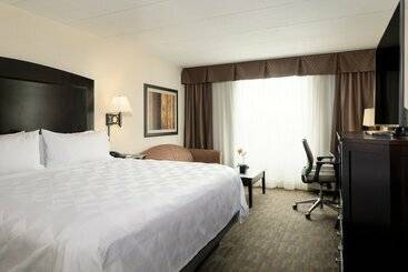 هتل Holiday Inn And Suites Charleston West, An Ihg