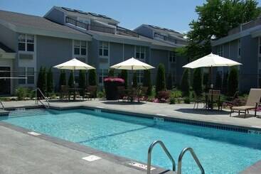 هتل Holiday Inn Cape Cod   Hyannis, An Ihg