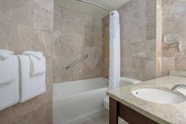 Hotel Holiday Inn Cape Cod   Hyannis, An Ihg