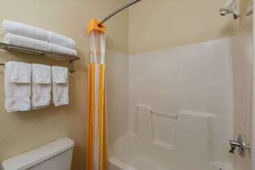 هتل La Quinta Inn By Wyndham Lincoln