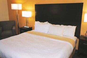 هتل La Quinta Inn By Wyndham Lincoln