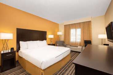 هتل La Quinta Inn By Wyndham Lincoln