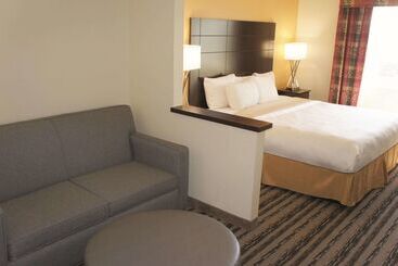 هتل La Quinta Inn By Wyndham Lincoln
