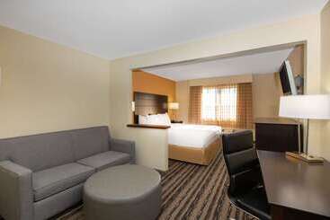هتل La Quinta Inn By Wyndham Lincoln
