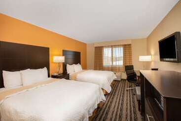 هتل La Quinta Inn By Wyndham Lincoln