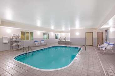 هتل La Quinta Inn By Wyndham Lincoln