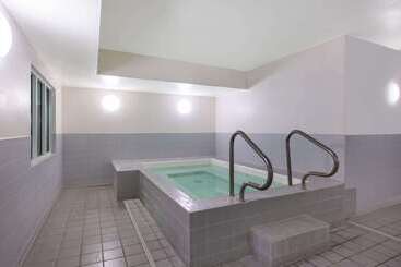هتل La Quinta Inn By Wyndham Lincoln