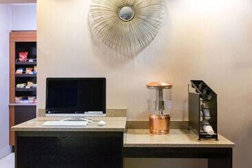 هتل La Quinta Inn By Wyndham Lincoln