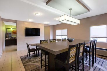 هتل La Quinta Inn By Wyndham Lincoln
