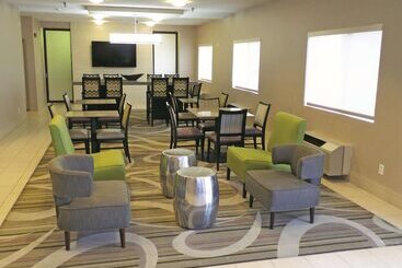 هتل La Quinta Inn By Wyndham Lincoln